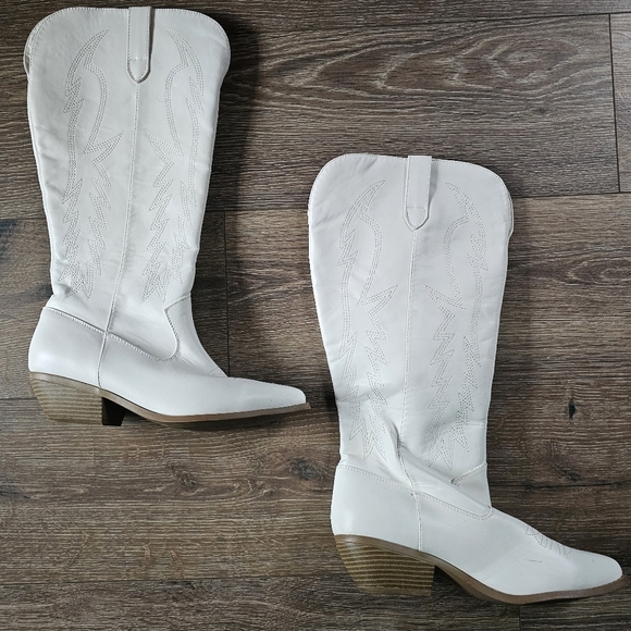 SODA White Cowgirl Boots - Picture 2 of 7